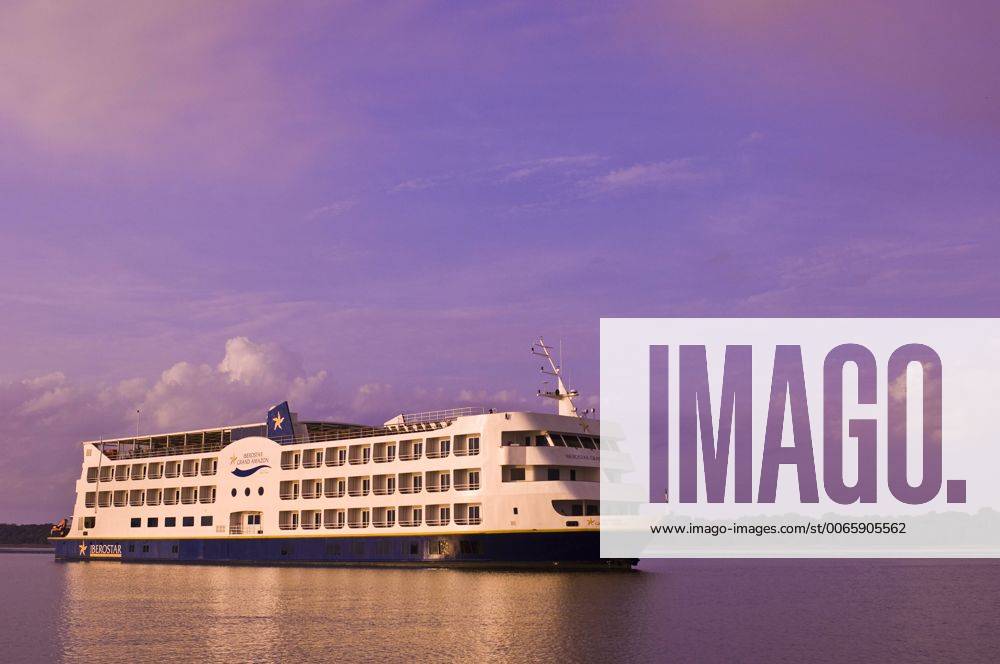 Iberostar Grand Amazon Kreuzfahrtschiff am Amazonas in Brasilien McPMDF McPMDF