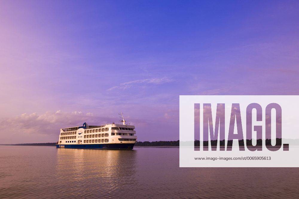 Iberostar Grand Amazon Kreuzfahrtschiff am Amazonas in Brasilien McPMDF McPMDF
