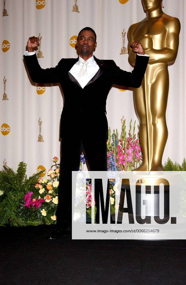 CHRIS ROCK is returning to host next year s Oscars ceremony, its producers announced today. The actor and comedian previously hosted the 77th annual Academy Awards in 2005, when the reception to his opening monologue and some controversial jokes was mixed. The 88th Oscars will be held on Sunday 28 February, 2016. Pictured: Feb. 27, 2005 - Hollywood - Chris Rock hosts the 77th Annual Academy Awards. Hollywood U.S. - ZUMAf05_