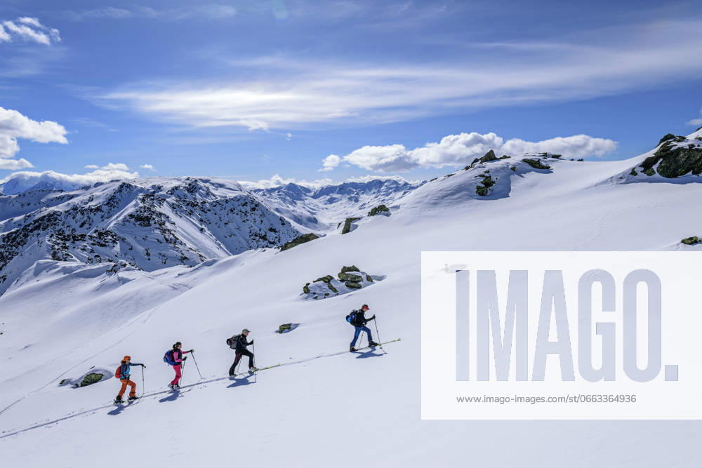 Men and women back country skiing at Gressenstein, Inneralpbach, Kitzbuehel Alps, Tyrol, Austria model released, Symbolfoto, ANSF00949
