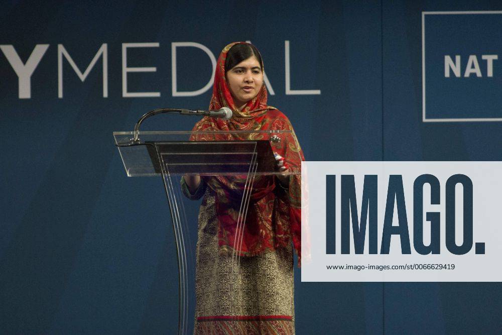 Berühmte Feministinnen, Malala Yousafzai Oct. 21, 2014 - Philadelphia, Pennsylvania, U.S - MALALA YOUSAFZAI, winner of the 2014 Noble Peace Prize, receives the 2014 Liberty Medal for her continued demonstration of courage and resilience in the face of adversity and for serving as a powerful voice for those who have been denied their basic human rights and liberties. The medal was awarded at the National Constitution Center on Independence Mall in Historic Philadelphia Pa - ZUMArf1
