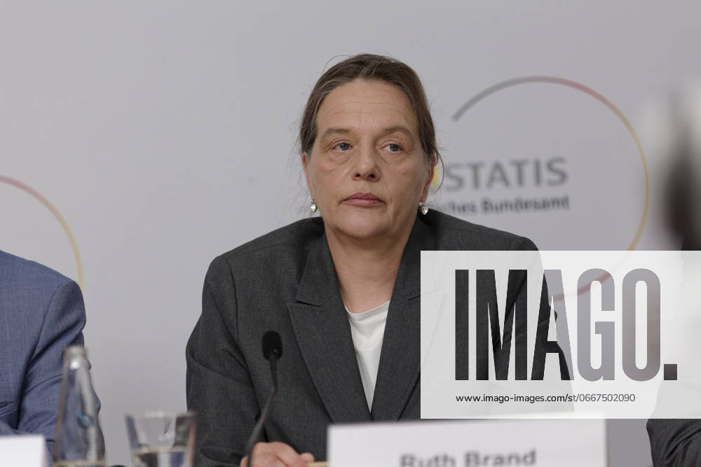 Ergebnisse des Zensus 2022 vorgestellt 2024-06-25 Deutschland, Berlin - Pressekonferenz zur Veröffentlichung der ersten Ergebnisse des Zensus 2022. Im Bild Ruth Brand, Präsidentin des Statistischen Bundesamts.