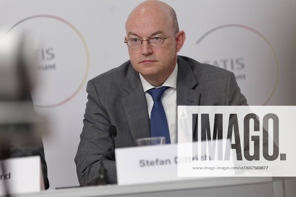 Ergebnisse des Zensus 2022 vorgestellt 2024-06-25 Deutschland, Berlin - Pressekonferenz zur Veröffentlichung der ersten Ergebnisse des Zensus 2022. Im Bild Stefan Dittrich Abteilungsleiter im Statistischen Bundesamt.