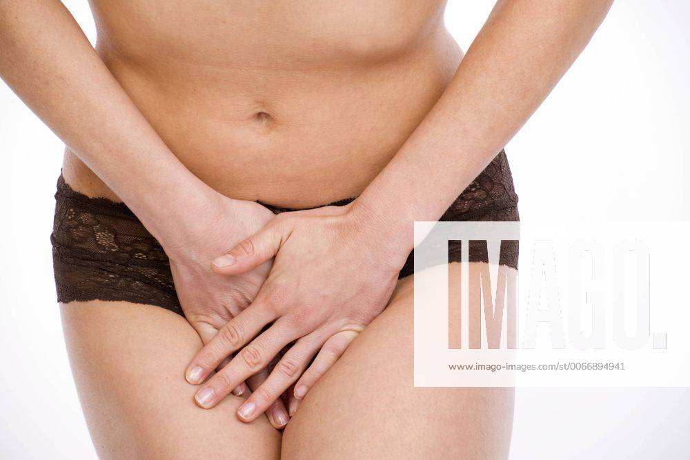 Symbolbild Frau mit Blasenschwaeche symbolic for woman with urinary incontinence BLWS214389