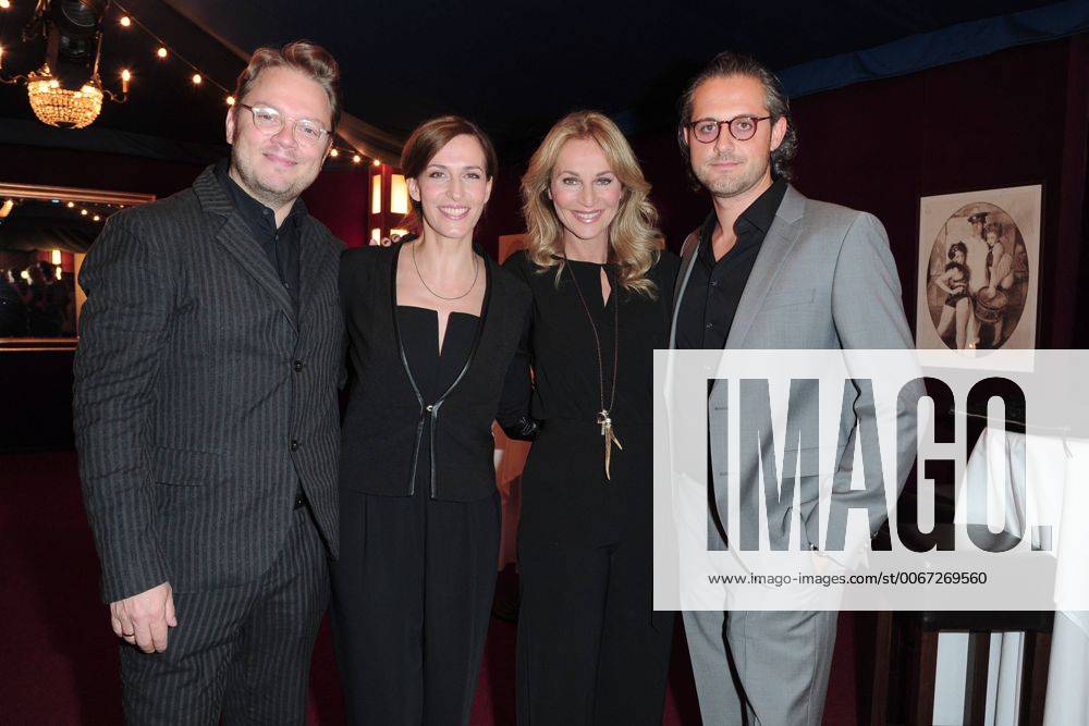 Deutscher Musical Theater Preis 2015 Marc Schubring mit Ehefrau Ulrike Frank, Caroline Beil mit Freund Philipp Sattler Deutscher Musical Theaterpreis Verleihung im TIPI in Berlin, roter Teppich am 26.10.2015