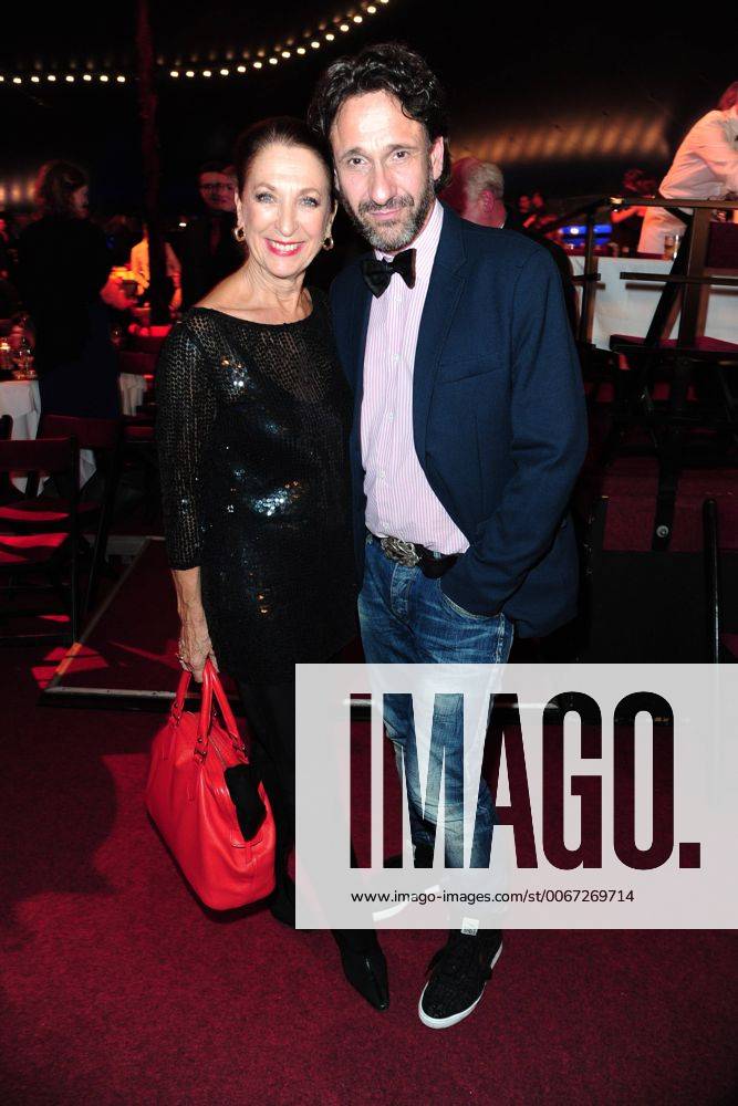 Deutscher Musical Theater Preis 2015 Daniela Ziegler, Falk-Willy Wild Deutscher Musical Theaterpreis Verleihung im TIPI in Berlin, roter Teppich am 26.10.2015