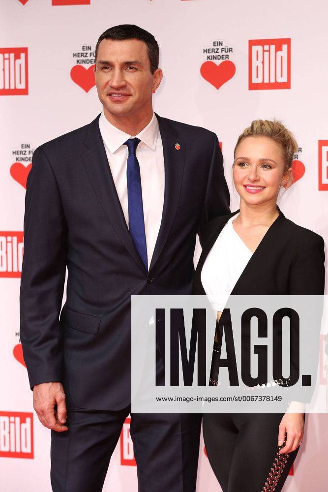 Wladimir Klitschko und Hayden Panettiere bei der Ein Herz für Kinder Gala am 05.12.2015 in Berlin Ein Herz fuer Kinder TV Gala 2015 (ZDF) in Berlin