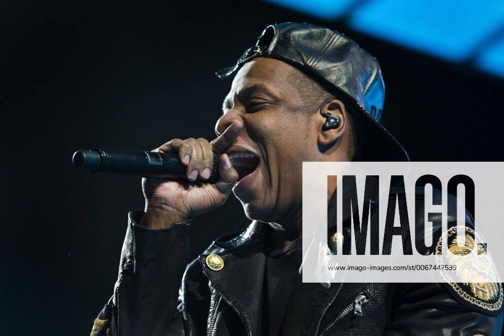 Jan. 27, 2014 - Toronto, ON, Canada - TORONTO, ON - JANUARY 27: Rapper Jay Z Monday night show at the Air Canada Centre in Toronto, January 27, 2014. - ZUMArms
