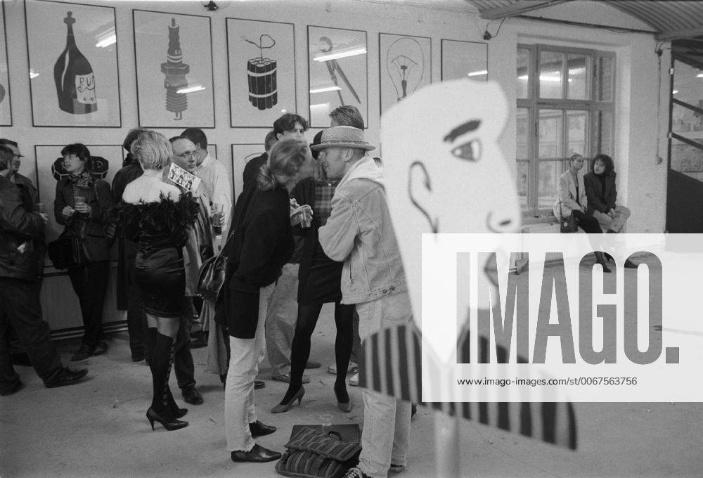 Galerie Lang Ausstellungseroeffnung in der Galerie Lang in der Joachimstrasse, Berlin-Mitte, DEU, 17.04.1993,