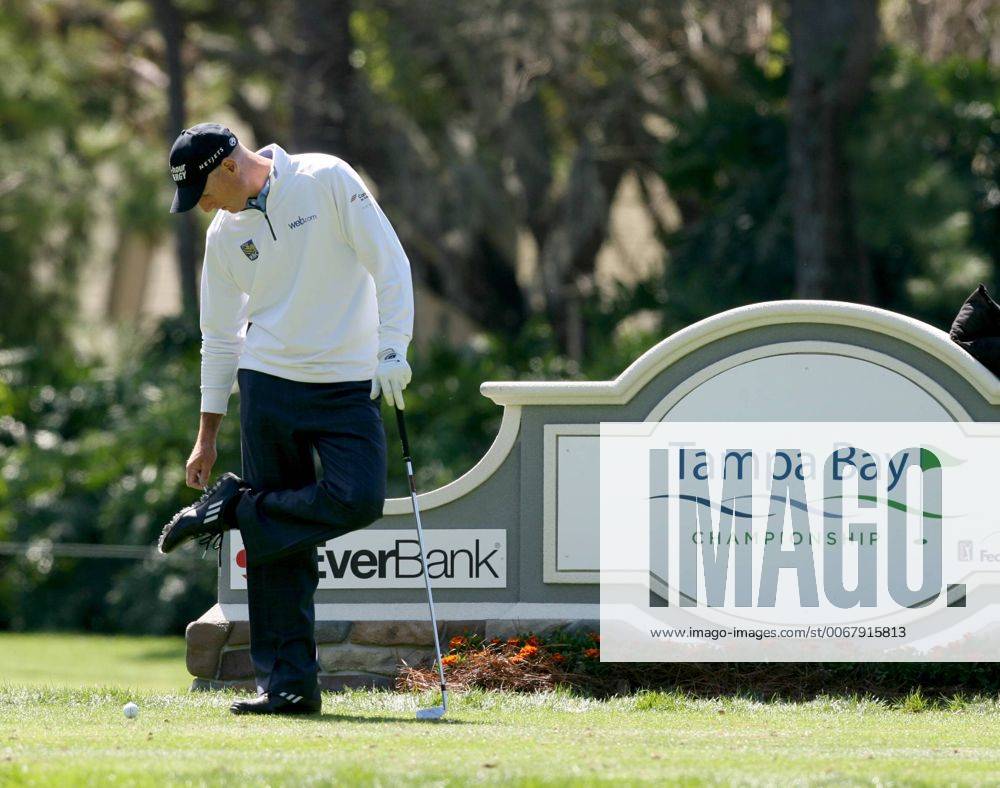 Palm Harbor, Florida, U.S. - DOUGLAS R. CLIFFORD TIMES.Jim Furyk cleans his golf cleats at the 17th tee Wednesday (3 13 13) while competing in the Tampa Bay Championship Pro-Am at Innisbrook s Copperhead Golf Course in Palm Harbor. - ZUMAs70