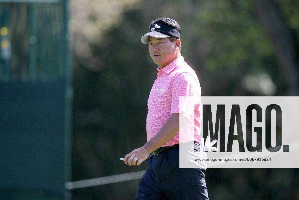 Palm Harbor, Florida, U.S. - DOUGLAS R. CLIFFORD TIMES.K.J. Choi arrives at the 17th green.Wednesday (3 13 13) while competing in the Tampa Bay Championship Pro-Am at Innisbrook s Copperhead Golf Course in Palm Harbor. - ZUMAs70