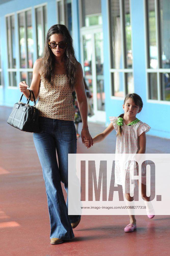New York, New York, U.S. - Actress KATIE HOLMES and daughter SURI CRUISE in Chelsea New York City. - ZUMAny1