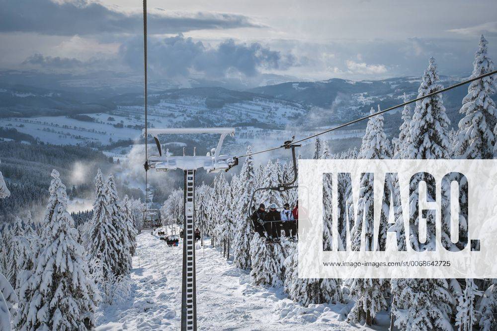 Winter weather in a ski resort, Rokytnice nad Jizerou, Czech Republic, January 17, 2016. (CTKxPhoto RadekxPetrasek) CTKPhotoP201601170414401 PER 4