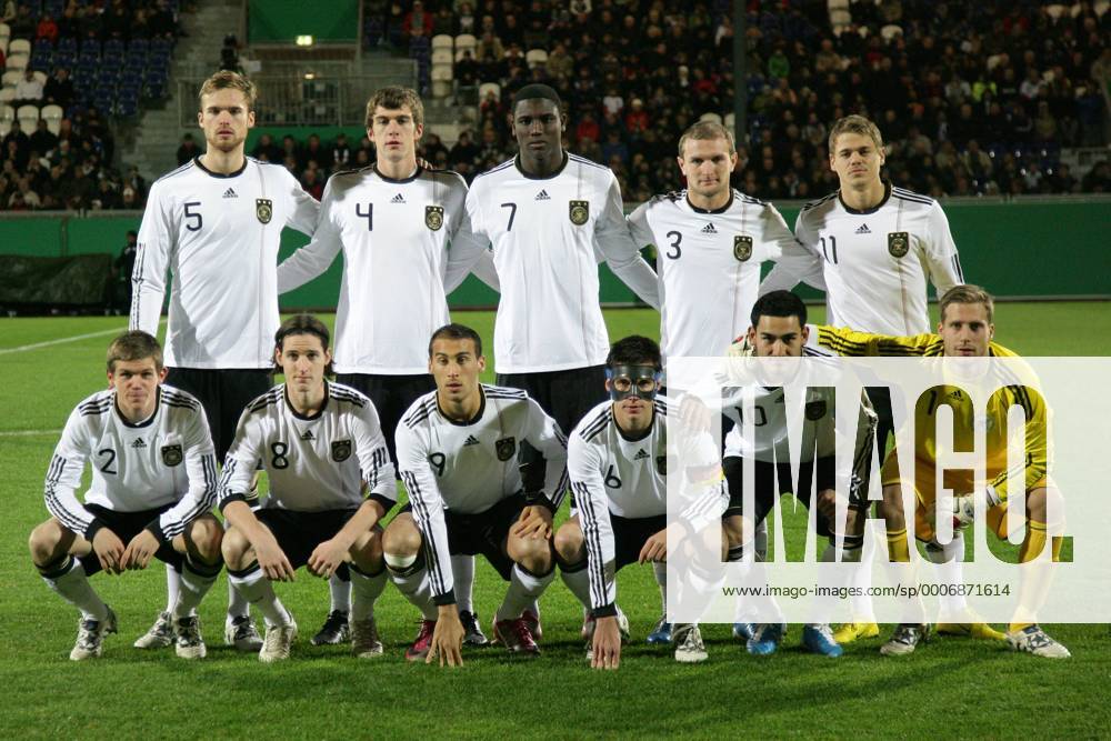 U 21-Länderspiel Deutschland - Mannschaftsfoto hi.v.li: Jan Kirchhoff, Stefan Bell, Peniel Mlapa, Konstantin Rausch, Boris Vukcevic; vorn: Sebastian Jung, Sebastian Rudy, Cenk Tosun, Christoph Moritz, Ilkay Gündogan, Oliver Baumann