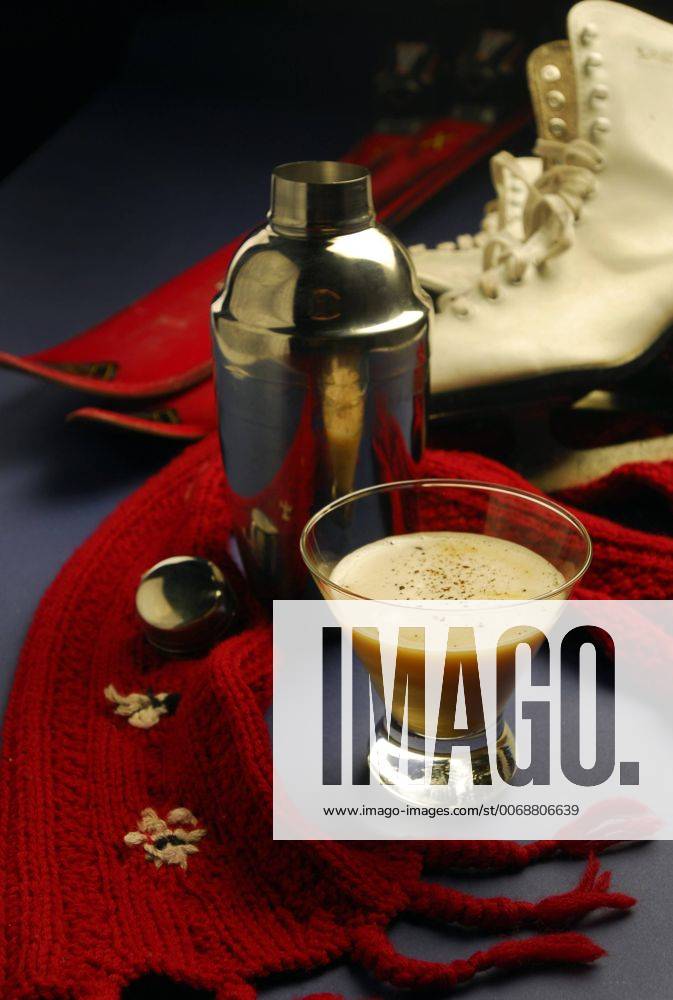 Oct. 24, 2012 - Walnut Crek, CA, USA - The best way to keep warm this holiday season is with a festive twist on the nog and toddy. Here, Southpaw s Tugboat Egg Nog. - ZUMAm67_