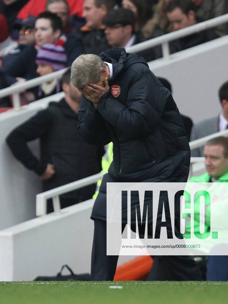 Arsenal FC London - Tottenham Hotspur - Arsene Wenger, Arsenal coach.