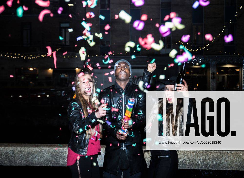 Youniverse - Young Holidays Enthusiastic friends having a party outdoors at night model released Symbolfoto OIPF000057