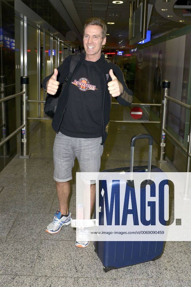 Jürgen Milski bei der Ankunft aus dem Dschungelcamp 2016 der RTL TV-Show Ich bin ein Star - Holt mich hier raus am Flughafen Frankfurt. Frankfurt, 02.02.2016 Foto:xP.xMertensx xFuturexImage