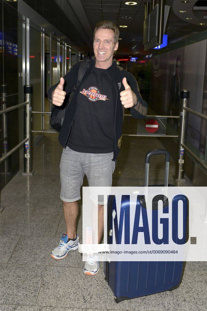 Jürgen Milski bei der Ankunft aus dem Dschungelcamp 2016 der RTL TV-Show Ich bin ein Star - Holt mich hier raus am Flughafen Frankfurt. Frankfurt, 02.02.2016 Foto:xP.xMertensx xFuturexImage