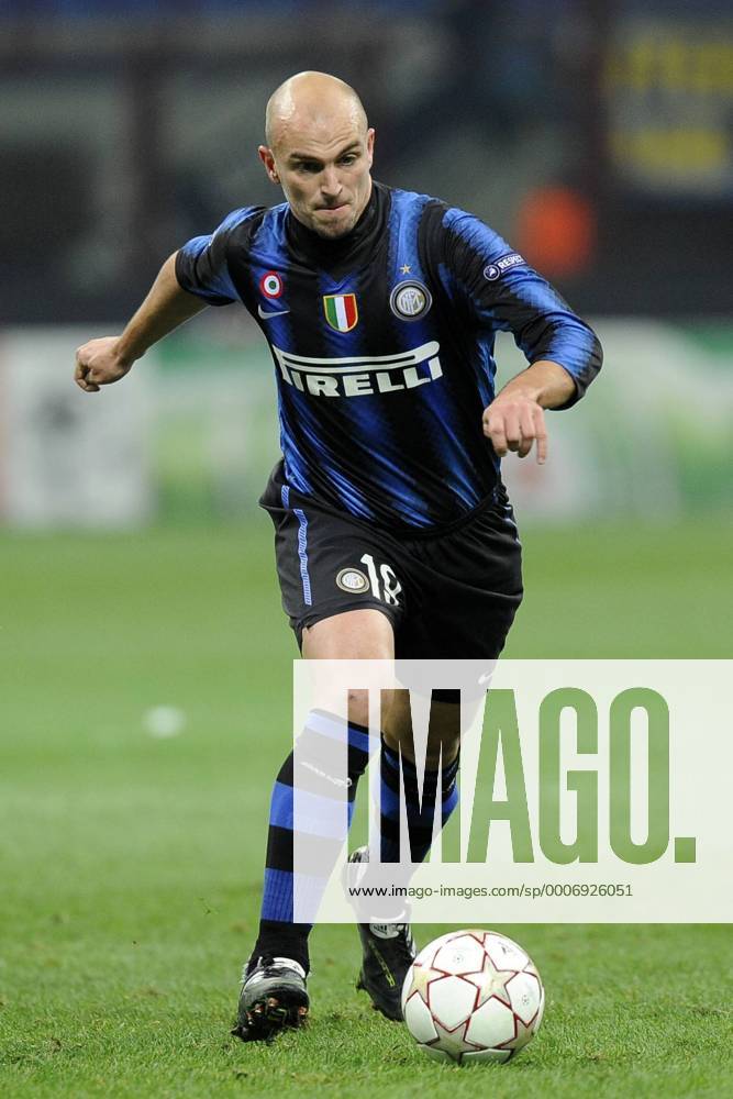 Inter Mailand (blau) - FC Twente Enschede (rot): Esteban Cambiasso