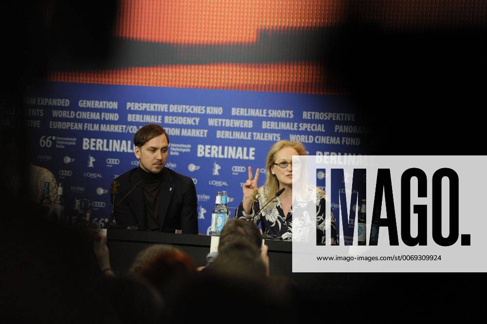 Jurymitglied Lars Eidinger und Jurypräsidentin Meryl Streep während der Pressekonferenz mit der Internationalen Jury der 66. Internationalen Filmfestspiele Berlin 66. Internationale Filmfestspiele in Berlin IFB2016