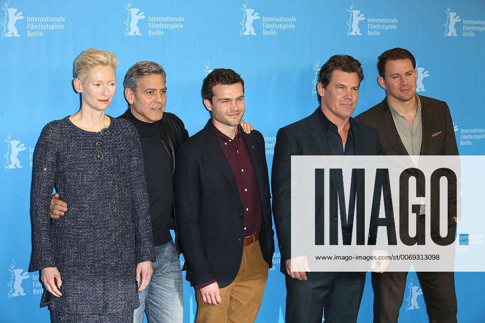 Tilda Swinton, George Clooney, Alden Ehrenreich, Josh Brolin und Channing Tatum beim Hail, Caesar Photocall im Rahmen der 66. Internationale Filmfestspiele Berlin Berlinale am 11.02.2016 in Berlin Berlinale 2016- Hail, Caesar Photocall