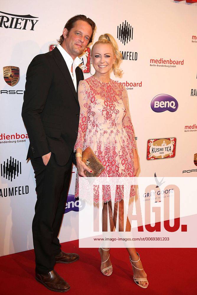 Jenny Elvers und ihr Freund Steffen von der Beeck beim Empfang vom Medienboard Berlin Brandenburg im Rahmen der 66. Berlinale am 13.02.2016 in Berlin 66. Berlinale 2016, Medienboard Empfang in Berlin