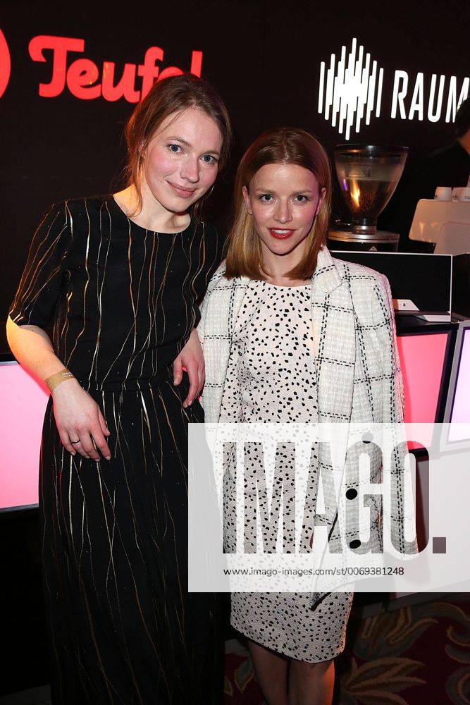 Anna Brüggemann und Karoline Schuch beim Empfang vom Medienboard Berlin Brandenburg im Rahmen der 66. Berlinale am 13.02.2016 in Berlin 66. Berlinale 2016, Medienboard Empfang in Berlin