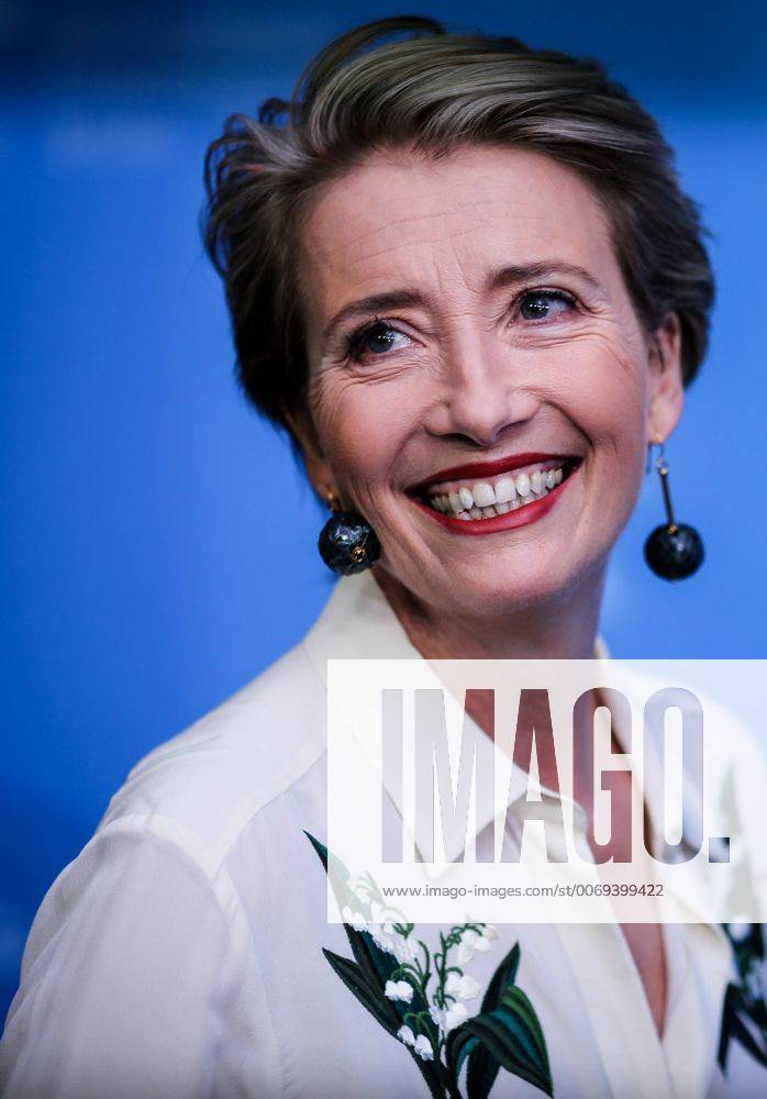 (160215) -- BERLIN, Feb. 15, 2016 -- Emma Thompson poses during a photocall to promote the movie Alone in Berlin at the 66th Berlinale International Film Festival in Berlin, Germany, on Feb. 15, 2015. ) GERMANY-BERLIN-FILM-FESTIVAL-EMMA THOMPSON ZhangxFan