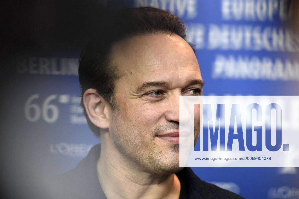 Regisseur Vincent Perez während der Pressekonferenz zum Film -ALONE IN BERLIN JEDER STIRB FÜR SICH ALLEIN- anlässlich der 66. Internationalen Filmfestspiele Berlin 66. Internationale Filmfestspiele in Berlin IFB2016