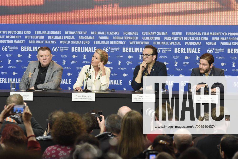 Schauspieler Brenan Gleeson, Schauspielerin Emma Thompson, Regisseur Vincent Perez und Schauspieler Daniel Brühl während der Pressekonferenz zum Film -ALONE IN BERLIN JEDER STIRB FÜR SICH ALLEIN- anlässlich der 66. Internationalen Filmfestspiele Berlin 66. Internationale Filmfestspiele in Berlin IFB2016
