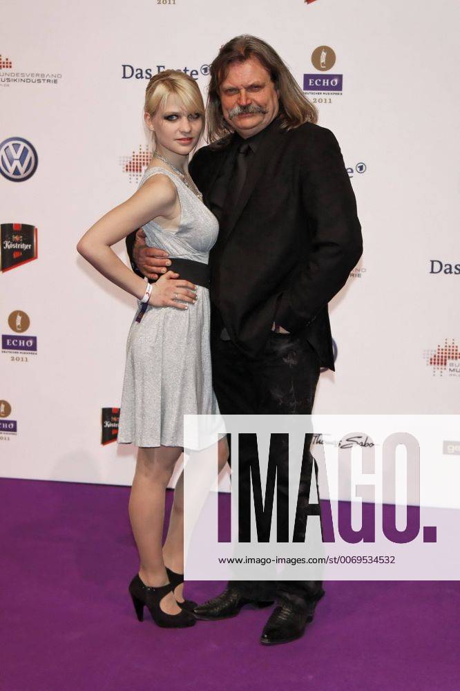 Leslie Mandoki mit Tochter Lara - Echo 2011 - 20.Verleihung des Deutschen Musikpreis in der Messe Berlin am 24.03.2011. Echo 2011