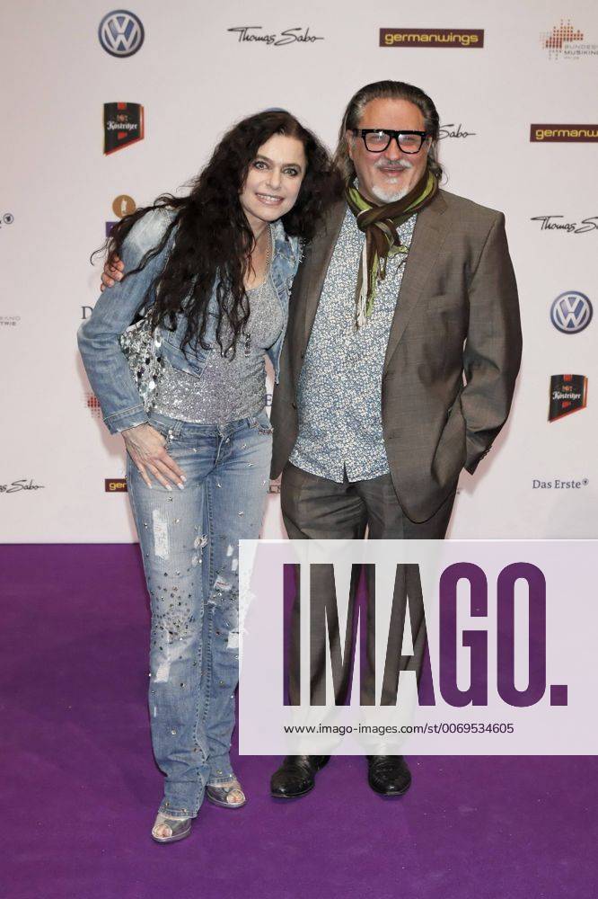 Jule Neigel und Edward Edo Zanki - Echo 2011 - 20.Verleihung des Deutschen Musikpreis in der Messe Berlin am 24.03.2011. Echo 2011