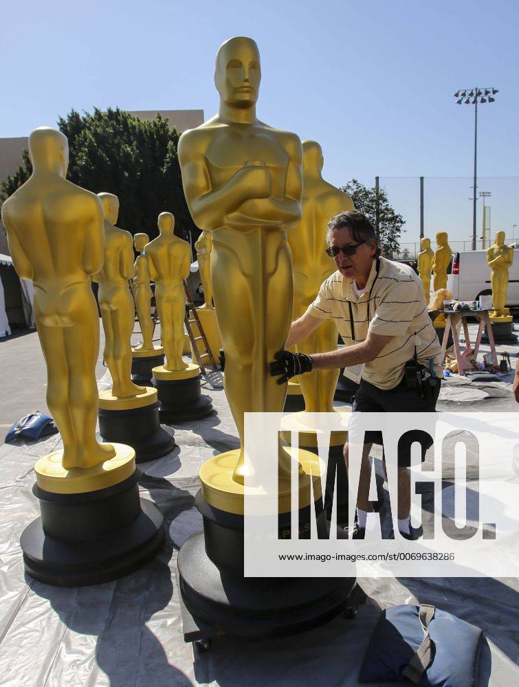 Los Angeles, California, U.S - Workers transport an Oscar statue to the red carpet arrivals area in front of the Dolby Theatre. The 88th Academy Awards will be held Sunday, February 28, 2016. Los Angeles U.S. - ZUMAc68_