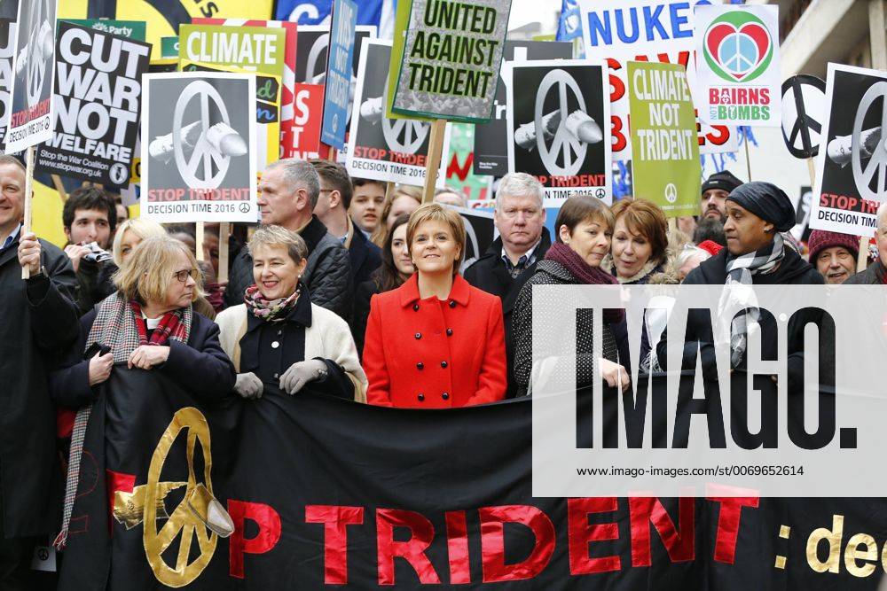 Themen der Woche February 27, 2016 - London, London, UK - London, UK. Leader of SNP Nicola Sturgeon joins members of public protesting against Britain s nuclear weapons system Trident and demanding the parliament to vote against buying a new nuclear weaponry, in central London on Saturday, 27 February 2016. London UK - ZUMAl94_