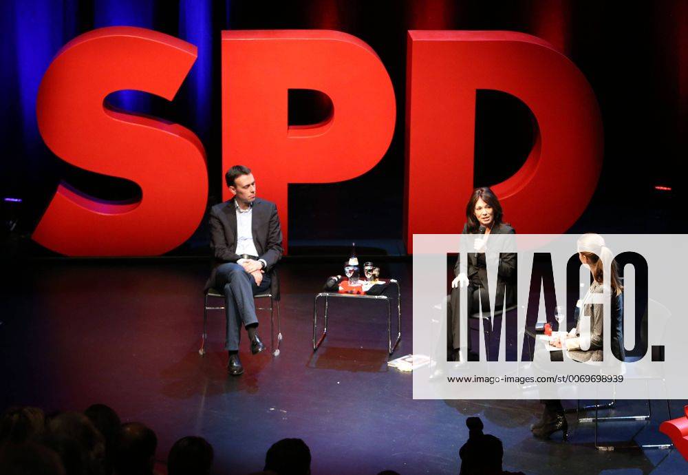 Stuttgart Finanz- und Wirtschaftsminister Nils Schmid (SPD) links zusammen mit Iris Berben mitte und Moderatorin Kristin Meyer rechts SPD Landesvorsitzender Nils Schmid, Buchvorstellung Iris Berben, Nils Schmid, Theaterhaus Stuttgart, Israel