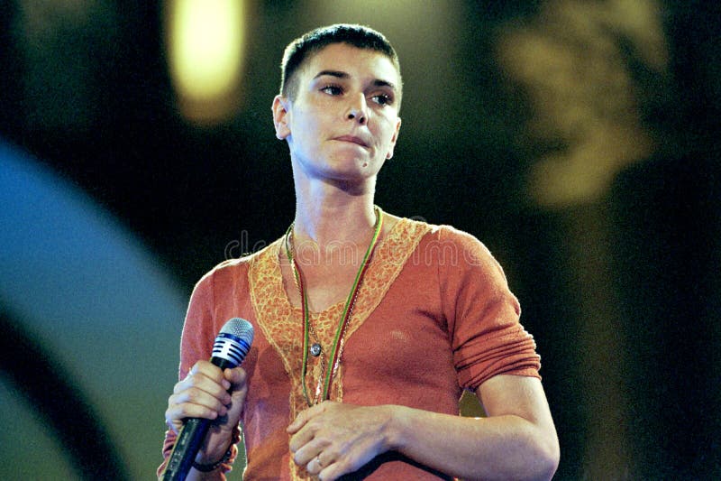 Sinead O`Connor in concert at the Festivalbar, Verona Italy 09/09/2000 : Sinead O`Connor in concert at the Festivalbar