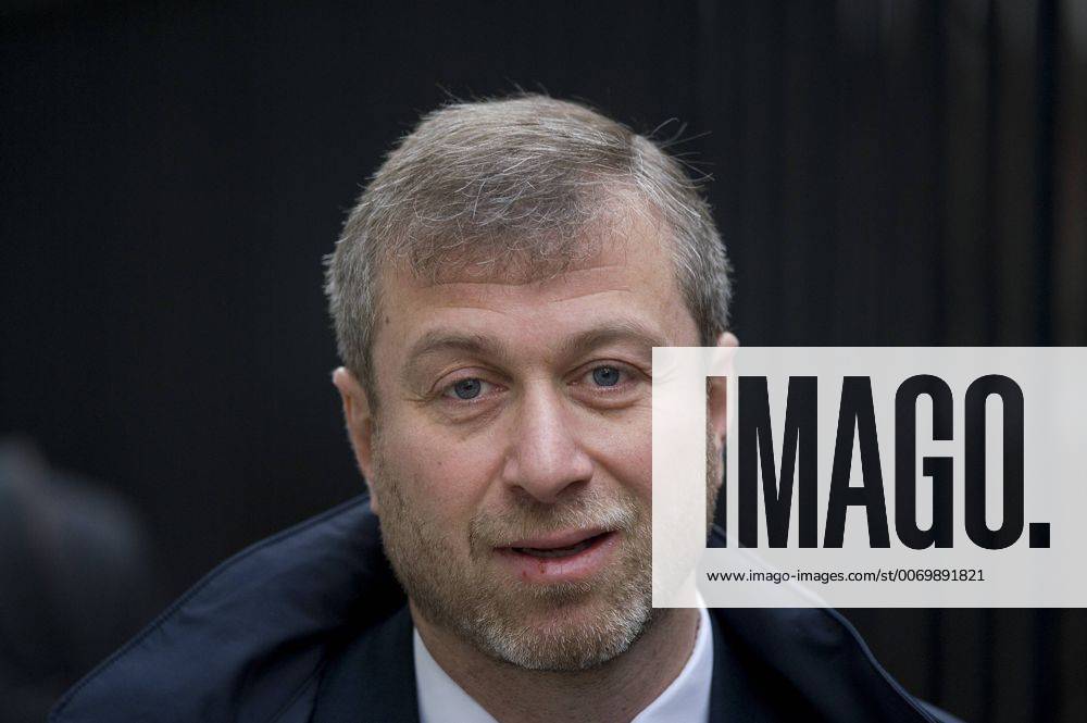 Nov. 16, 2011 - London, London, UK - London, UK. Chelsea Football Club owner Roman Abramovich arriving at The Royal Courts Of Justice today (16 11 2011) to give evidence. Russian Oligarch Boris Berezovsky has started a £3.2 billion lawsuit at the High Court in a battle over Abramovich s £10.3 billion fortune. Photo credit: Ben Cawthra LNP - ZUMAl94_