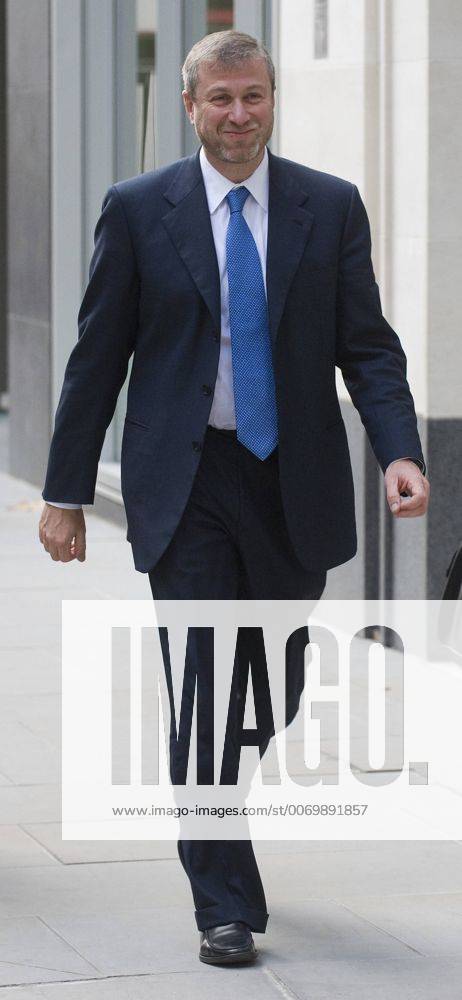 Nov. 16, 2011 - London, London, UK - London, UK. Chelsea Football Club owner Roman Abramovich leaving The Royal Courts Of Justice at Lunchime today (16 11 2011) to give evidence. Russian Oligarch Boris Berezovsky has started a £3.2 billion lawsuit at the High Court in a battle over Abramovich s £10.3 billion fortune. Photo credit: Ben Cawthra LNP - ZUMAl94_