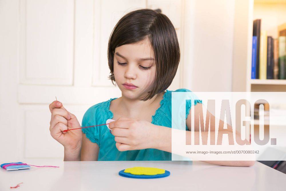 Girl embroidering, felt, decoration model released Symbolfoto LVF004630