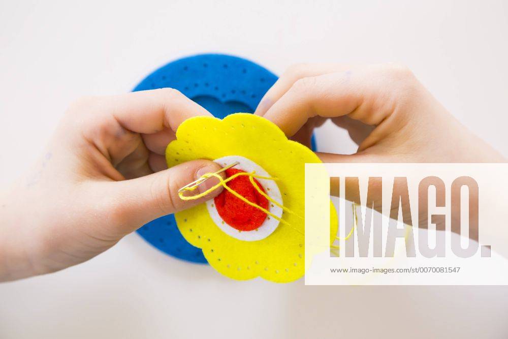 Girl embroidering, felt, decoration model released Symbolfoto LVF004633