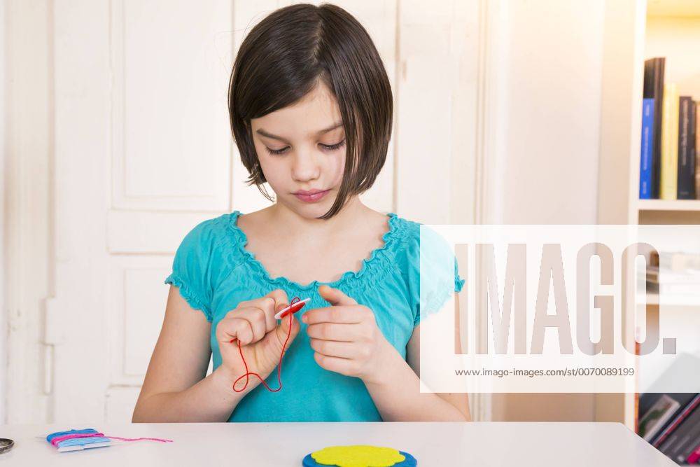 Girl embroidering, felt, decoration model released Symbolfoto LVF004631