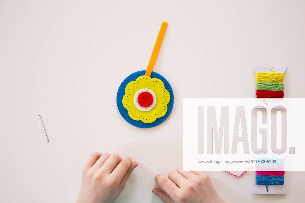 Girl embroidering, felt, decoration model released Symbolfoto LVF004628