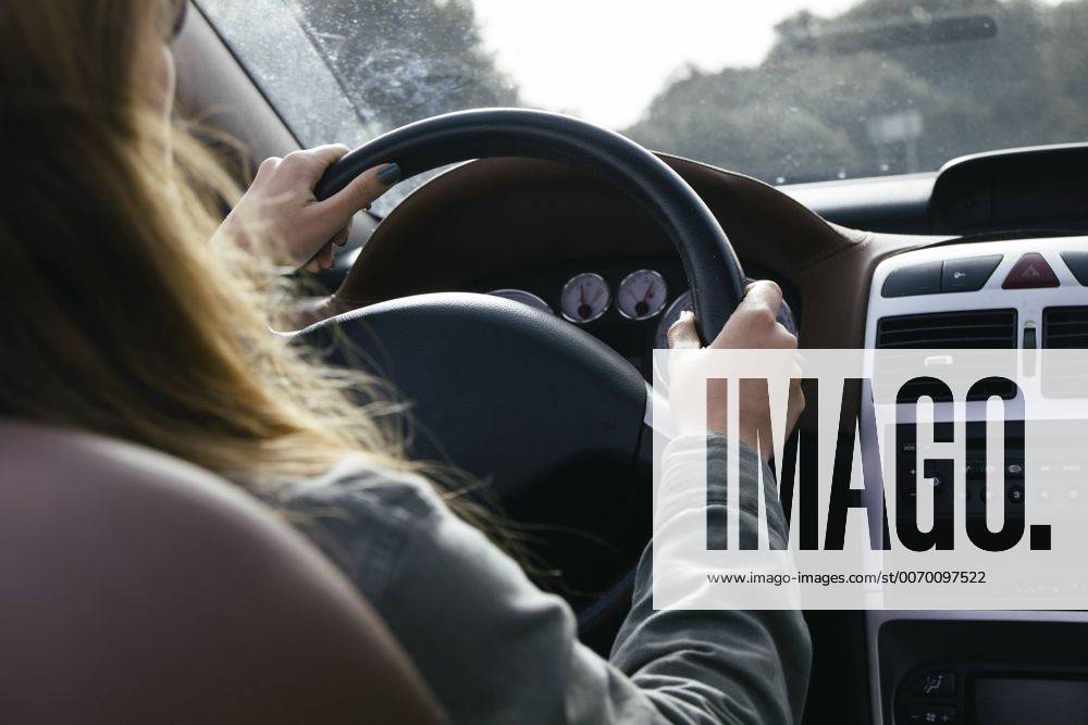 Young woman driving car model released Symbolfoto ABZF000217
