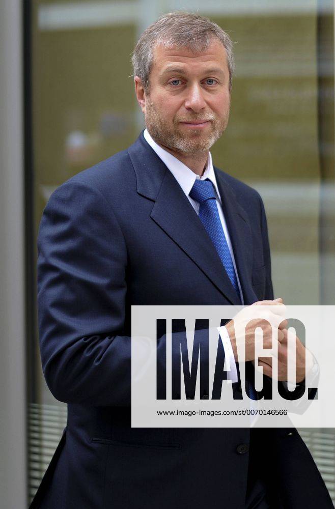 Oct. 04, 2011 - London, England, United Kingdom - Chelsea Football Club Russian owner ROMAN ABRAMOVICH leaves for lunch at the Court of Appeal. Abramovich was accused in a British court of intimidating fellow Russian tycoon B. Berezovsky into selling him oil company shares at a large discount. Berezovsky, who lives in exile in Britain, accuses Abramovich of breach of trust and breach of contract over the sale of shares in Russian oil company Sibneft, his lawyer told London s High Court at the opening of a trial. The trial continues today. - ZUMAp103
