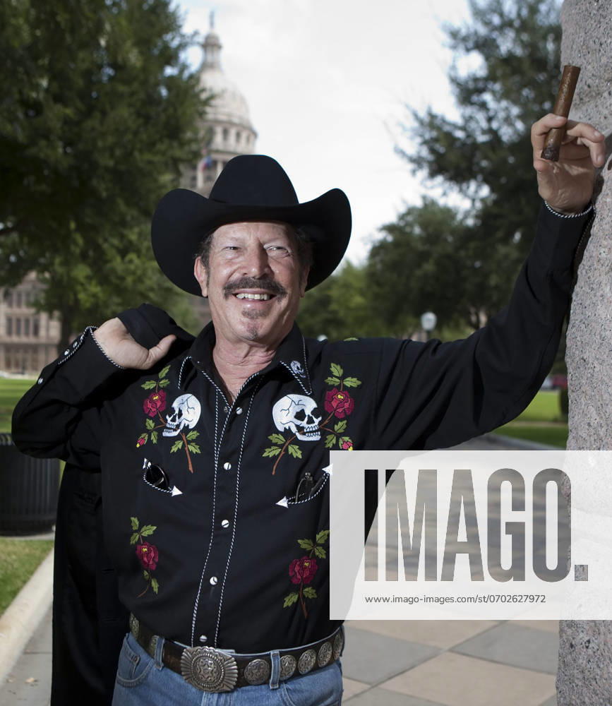 Kinky Friedman, the irreverent and flamboyant country singer and songwriter, who once ran for governor of Texas, has died at 79 years old. Friedman formed the satirical country band Kinky Friedman and The Texas Jewboys, known for songs like They Ainit Makini Jews Like Jesus Anymore and Get Your Biscuits in the Oven and Your Buns in the Bed. Friedman died at his longtime home at Echo Hill Ranch in Medina. FILE PHOTO SHOT ON: September 1, 2008, Austin, Texas, USA: Author and humorist KINKY FRIEDMAN poses in from of the Texas Capitol on September 1, 2009 during an announcement tour announcing his candidacy for governor of Texas. Austin USA - ZUMAd150 20080901_znc_d150_001