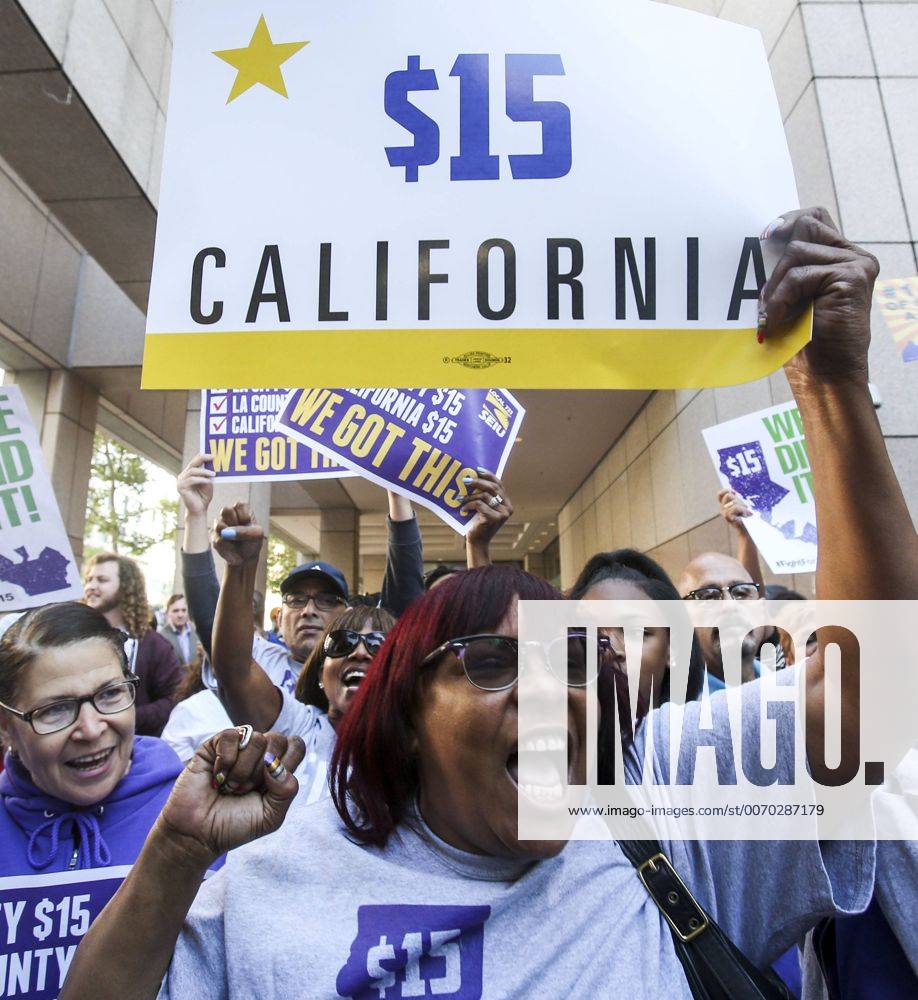 (160404) -- LOS ANGELES, April 4, 2016 -- Supporters celebrate after California Governor Jerry Brown signed landmark legislation SB 3 into law in Los Angeles, California, the United States, on April 4, 2016. Lawmakers in California on Thursday approved of raising minimum wage to 15 dollars an hour by 2022, making the state the first to mandate such a pay hike. ) U.S.-CALIFORNIA-LOS ANGELES-MINIMUM WAGE-LEGISLATION ZhaoxHanrong