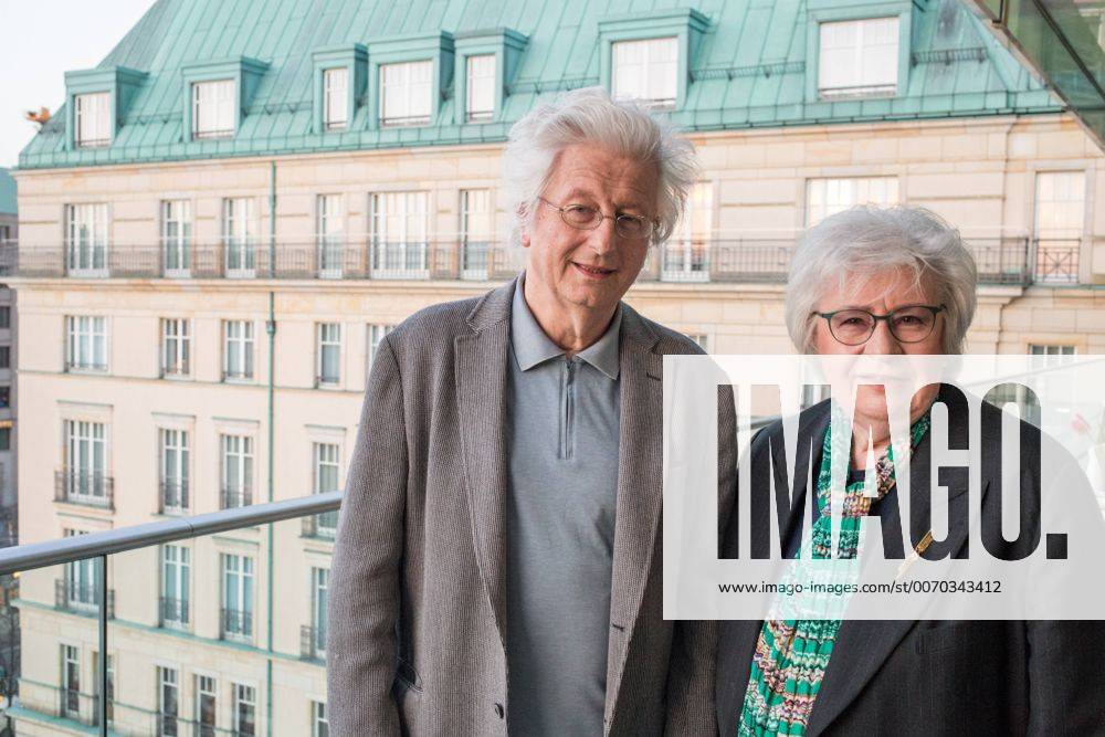 Berliner Akademie der Künste Peter Esterhazy Die Markus-Version Hanser Buchpremiere Gespräch: Sigrid Löffler. in der Berliner Akademie der Künste. am 07.04.2016