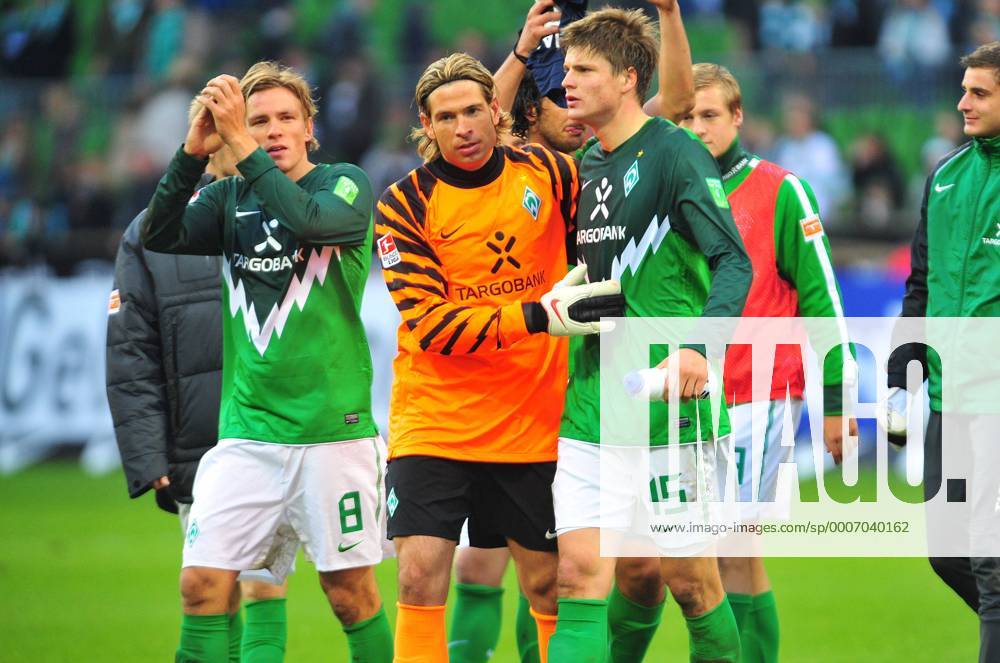 Fussball Herren Bundesliga Saison 2010 2011, SV Werder Bremen, Clemens FRITZ (li.), Tim WIESE (Mitte) und Sebastian PROEDL (alle Bremen) o0 Jubel, Freude