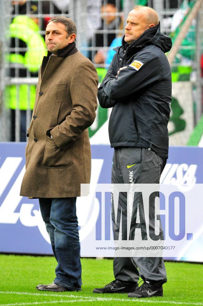 Fussball Herren Bundesliga Saison 2010 2011, SV Werder Bremen, Geschäftsführer Klaus ALLOFS und Trainer Thomas SCHAAF (re.) o0 Funktionär